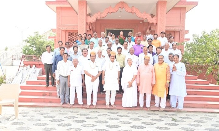 रतलाम: शीतल तीर्थ पर 72 जिनालय पंचकल्याणक प्रतिष्ठा तथा महामस्ताभिषेक महोत्सव को लेकर हुई बैठक रतलाम: शीतल तीर्थ पर 72 जिनालय पंचकल्याणक प्रतिष्ठा तथा महामस्ताभिषेक महोत्सव को लेकर हुई बैठक