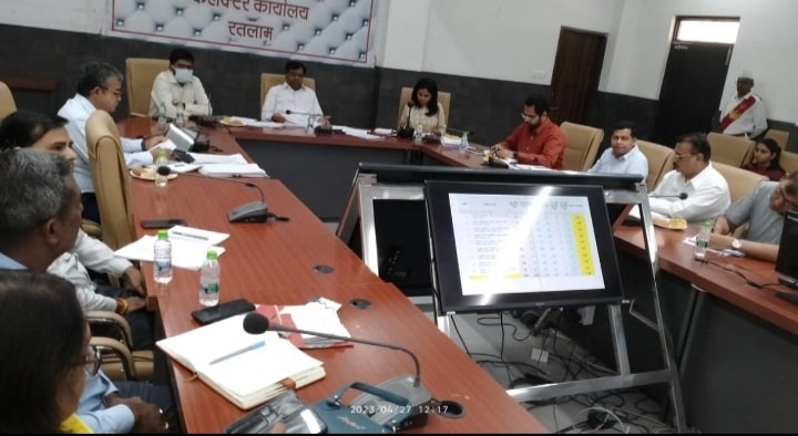 रतलाम: जानिए बैठक में कलेक्टर नरेंद्र सूर्यवंशी ने अधिकारियों को क्यों कहा- ‘अधिकारी आम आदमी को परेशान नहीं करें’ रतलाम: जानिए बैठक में कलेक्टर नरेंद्र सूर्यवंशी ने अधिकारियों को क्यों कहा- ‘अधिकारी आम आदमी को परेशान नहीं करें’