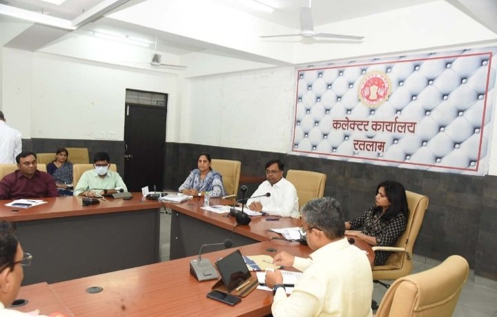 रतलाम: जिला चिकित्सालय में हुई खरीदी में मिली गड़बड़ी तो लोकायुक्त को सौंपी जाएगी जांच, पहले एडीएम करेगी जांच, कलेक्टर नरेंद्र सूर्यवंशी ने दिखाए सख्त तेवर, राजस्व अधिकारियों से कहा-‘मेरे नालेज में लाए बगैर कोई काम नहीं हो’ रतलाम: जिला चिकित्सालय में हुई खरीदी में मिली गड़बड़ी तो लोकायुक्त को सौंपी जाएगी जांच, पहले एडीएम करेगी जांच, कलेक्टर नरेंद्र सूर्यवंशी ने दिखाए सख्त तेवर, राजस्व अधिकारियों से कहा-‘मेरे नालेज में लाए बगैर कोई काम नहीं हो’
