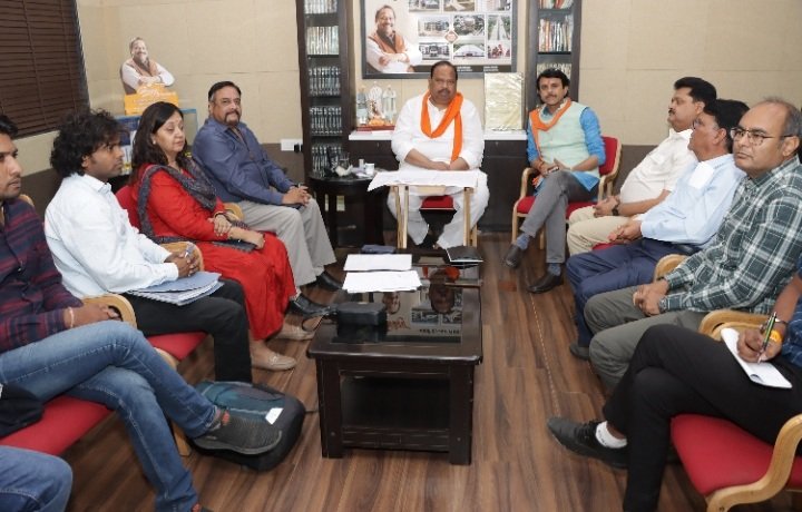 रतलाम: अमृत सागर सौंदर्यीकरण कार्य की विधायक चेतन्य काश्यप ने की समीक्षा,श्री काश्यप ने स्वागत द्वार, वेटलैण्ड की ड्राईंग डिजाईन नए सिरे से बनाने के दिए निर्देश रतलाम: अमृत सागर सौंदर्यीकरण कार्य की विधायक चेतन्य काश्यप ने की समीक्षा,श्री काश्यप ने स्वागत द्वार, वेटलैण्ड की ड्राईंग डिजाईन नए सिरे से बनाने के दिए निर्देश