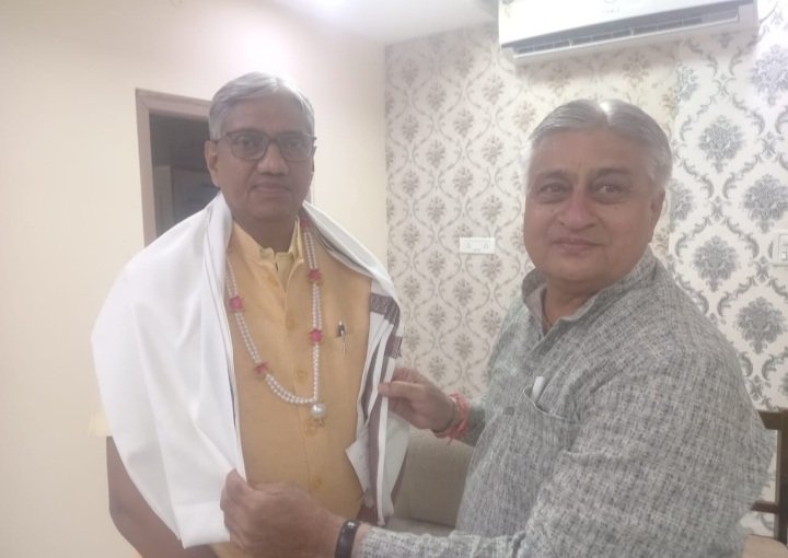 रतलाम: पूर्व महापौर शैलेंद्र डागा ने रेलवे बोर्ड चेयरमैन से की मुलाकात, रतलाम से जुड़ी रेल एवं यात्री सुविधाओं को लेकर चर्चा कर पत्र सौंपा रतलाम: पूर्व महापौर शैलेंद्र डागा ने रेलवे बोर्ड चेयरमैन से की मुलाकात, रतलाम से जुड़ी रेल एवं यात्री सुविधाओं को लेकर चर्चा कर पत्र सौंपा