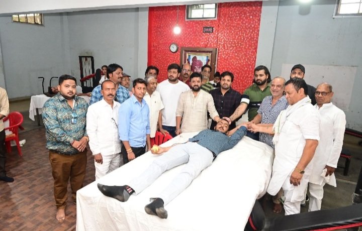 रतलाम: 150 से अधिक रक्तदाताओं ने किया रक्तदान,-स्वर्गीय कु. निष्ठा जाट की स्मृति में जवाहर व्यायामशाला परिसर में आयोजित हुआ रक्तदान शिविर रतलाम: 150 से अधिक रक्तदाताओं ने किया रक्तदान,-स्वर्गीय कु. निष्ठा जाट की स्मृति में जवाहर व्यायामशाला परिसर में आयोजित हुआ रक्तदान शिविर