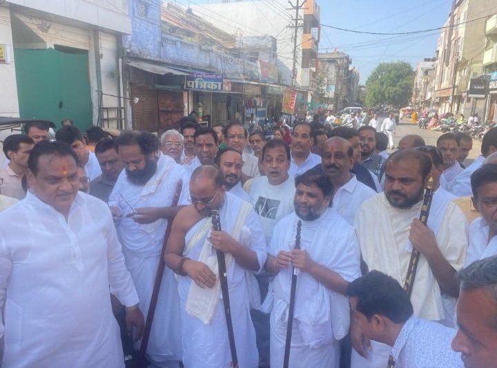 रतलाम: शहर में मुनिगणों का भव्य नगर प्रवेश हुआ, चल समारोह निकला रतलाम: शहर में मुनिगणों का भव्य नगर प्रवेश हुआ, चल समारोह निकला