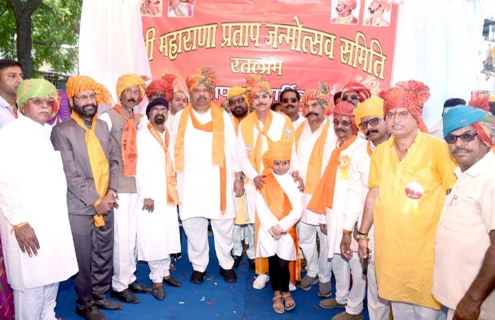 रतलाम: जयघोष के साथ श्री महाराणा प्रताप एवं छत्रसाल बुदेंला जयंती पर निकाली गई भव्य शौर्य शोभा यात्रा, शहर विधायक चेतन्य काश्यप ने राजपूत धर्मशाला के लिए विधायक निधि से 10 लाख रुपए देने की घोषणा की रतलाम: जयघोष के साथ श्री महाराणा प्रताप एवं छत्रसाल बुदेंला जयंती पर निकाली गई भव्य शौर्य शोभा यात्रा, शहर विधायक चेतन्य काश्यप ने राजपूत धर्मशाला के लिए विधायक निधि से 10 लाख रुपए देने की घोषणा की