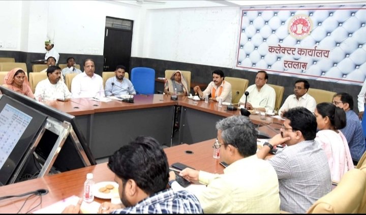 रतलाम: जनप्रतिनिधियों की बैठक में कलेक्टर का दावा- जिले में भ्रष्टाचार पर अंकुश,सभी विजिलेंस कारगर रूप से कार्य कर रहे रतलाम: जनप्रतिनिधियों की बैठक में कलेक्टर का दावा- जिले में भ्रष्टाचार पर अंकुश,सभी विजिलेंस कारगर रूप से कार्य कर रहे