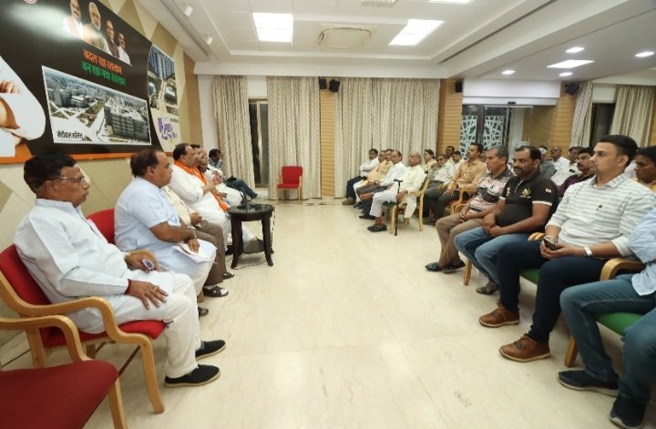 रतलाम: धार्मिक आयोजन हमारी युवा पीढ़ी को संस्कारित करने के उपक्रम होते है – विधायक चेतन्य काश्यप,- श्रीमद् भागवत कथा को लेकर सामाजिक संस्थाओं की बैठक आयोजित,- 29 मई से 4 जून तक बरबड़ स्थित विधायक सभागृह में होगी कथा रतलाम: धार्मिक आयोजन हमारी युवा पीढ़ी को संस्कारित करने के उपक्रम होते है – विधायक चेतन्य काश्यप,- श्रीमद् भागवत कथा को लेकर सामाजिक संस्थाओं की बैठक आयोजित,- 29 मई से 4 जून तक बरबड़ स्थित विधायक सभागृह में होगी कथा