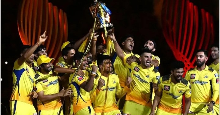 धोनी की टीम पांचवीं बार बनी IPL चैंपियन, चेन्नई ने गुजरात से छीना खिताब, जडेजा-रायुडू बने हीरो धोनी की टीम पांचवीं बार बनी IPL चैंपियन, चेन्नई ने गुजरात से छीना खिताब, जडेजा-रायुडू बने हीरो