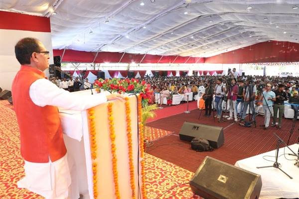 सीएम की घोषणा-31 दिसम्बर 2022 तक की सभी अनाधिकृत कॉलोनियाँ वैध होगी,गरीब रहवासियों से नहीं लिया जायेगा विकास शुल्क,अब अवैध कॉलोनी कटी तो जिम्मेदारी संबंधित अधिकारियों की होगी सीएम की घोषणा-31 दिसम्बर 2022 तक की सभी अनाधिकृत कॉलोनियाँ वैध होगी,गरीब रहवासियों से नहीं लिया जायेगा विकास शुल्क,अब अवैध कॉलोनी कटी तो जिम्मेदारी संबंधित अधिकारियों की होगी