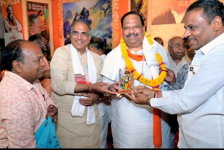 रतलाम: संत भगवान के प्रतिनिधि के रूप में देश, धर्म और संस्कृति जागरण का कार्य करते है – महामण्डलेश्वर स्वामी श्री चिदम्बरानंद सरस्वतीजी, – चेतन्य काश्यप फाउंडेशन एवं श्री हरिहर सेवा समिति द्वारा आयोजित श्रीमद् भागवत कथा ज्ञानयज्ञ का पांचवा दिन रतलाम: संत भगवान के प्रतिनिधि के रूप में देश, धर्म और संस्कृति जागरण का कार्य करते है – महामण्डलेश्वर स्वामी श्री चिदम्बरानंद सरस्वतीजी, – चेतन्य काश्यप फाउंडेशन एवं श्री हरिहर सेवा समिति द्वारा आयोजित श्रीमद् भागवत कथा ज्ञानयज्ञ का पांचवा दिन