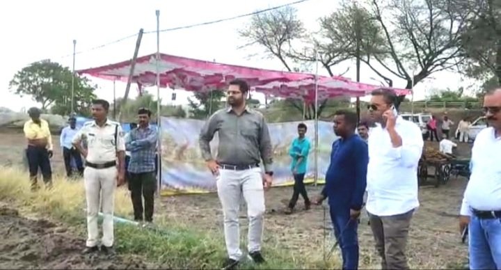 रतलाम: कलेक्टर नरेंद्र सूर्यवंशी की विशेष जनसुनवाई से मिला महिला को न्याय,दो करोड़ की भूमि मुक्त कराई, महिला को कब्जा दिलाया रतलाम: कलेक्टर नरेंद्र सूर्यवंशी की विशेष जनसुनवाई से मिला महिला को न्याय,दो करोड़ की भूमि मुक्त कराई, महिला को कब्जा दिलाया