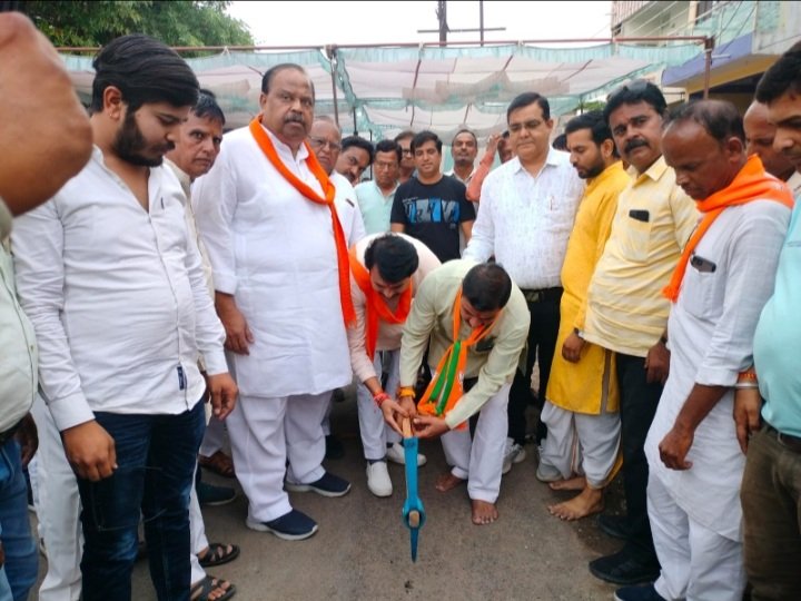 रतलाम: डोंगरे नगर क्षेत्र लगातार विकास की ओर अग्रसर – विधायक चेतन्य काश्यप, वाणिज्य महाविद्यालय से सागोद रोड़ तक की 1.56 करोड़ की सड़क का हुआ भूमि पूजन रतलाम: डोंगरे नगर क्षेत्र लगातार विकास की ओर अग्रसर – विधायक चेतन्य काश्यप, वाणिज्य महाविद्यालय से सागोद रोड़ तक की 1.56 करोड़ की सड़क का हुआ भूमि पूजन