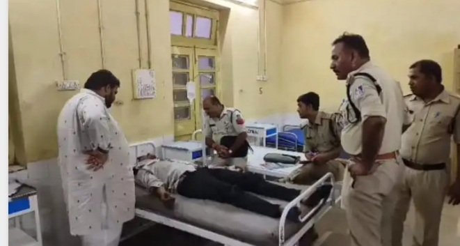 रतलाम: शहर में बदमाशों की खुली गुंडागर्दी- चाट व्यवसायी पिता पुत्र से मांगी रंगदारी, नहीं देने पर किया हमला और तोड़फोड़, घायल अस्पताल में भर्ती-रात की घटना रतलाम: शहर में बदमाशों की खुली गुंडागर्दी- चाट व्यवसायी पिता पुत्र से मांगी रंगदारी, नहीं देने पर किया हमला और तोड़फोड़, घायल अस्पताल में भर्ती-रात की घटना