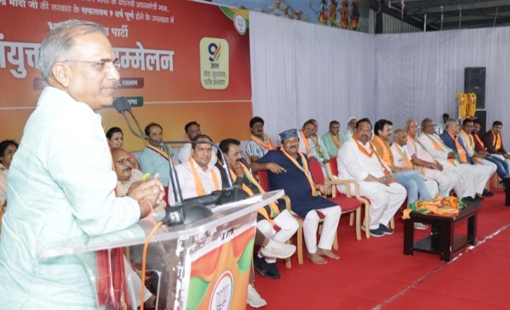 रतलाम: महासंपर्क अभियान में हुआ भाजपा का संयुक्त मोर्चा सम्मेलन-विधायक काश्यप ने किया पुनः सरकार बनाने का आह्वान ,राष्ट्रीय सहकोषाध्यक्ष सुधीर गुप्ता ने कहा-मोर्चे पर डटे रहोगे तो भाजपा को कोई हरा नहीं पाएगा रतलाम: महासंपर्क अभियान में हुआ भाजपा का संयुक्त मोर्चा सम्मेलन-विधायक काश्यप ने किया पुनः सरकार बनाने का आह्वान ,राष्ट्रीय सहकोषाध्यक्ष सुधीर गुप्ता ने कहा-मोर्चे पर डटे रहोगे तो भाजपा को कोई हरा नहीं पाएगा