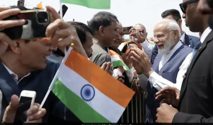 PM मोदी के अमेरिका पहुंचने पर लगे ‘मोदी-मोदी’ के नारे, ऐसे हुआ भव्य स्वागत PM मोदी के अमेरिका पहुंचने पर लगे ‘मोदी-मोदी’ के नारे, ऐसे हुआ भव्य स्वागत