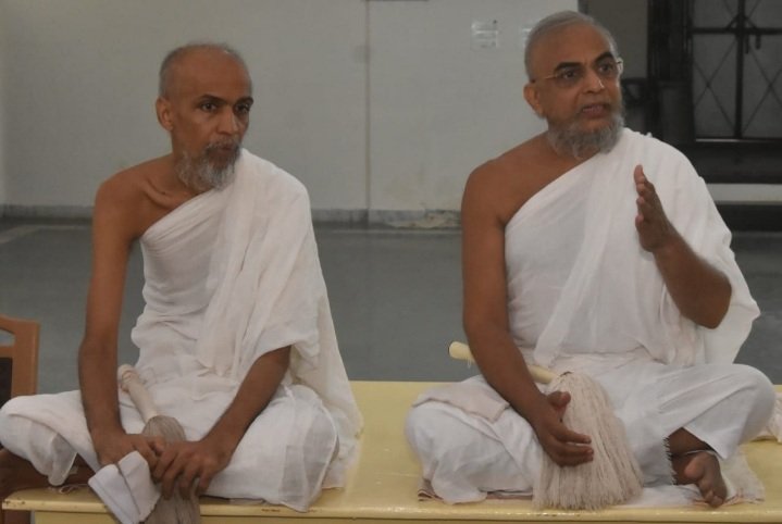 रतलाम: पू. प्रभावक प्रवचनकार आचार्य श्री विजय कुलबोधिसूरीश्वरजी म.सा. ने पत्रकारों से चर्चा में कहा- रतलाम में समाज को मोशन, इमोशन और डिवोशन का संदेश देने आए है, भव्य चातुर्मास मंगल प्रवेश 25 को रतलाम: पू. प्रभावक प्रवचनकार आचार्य श्री विजय कुलबोधिसूरीश्वरजी म.सा. ने पत्रकारों से चर्चा में कहा- रतलाम में समाज को मोशन, इमोशन और डिवोशन का संदेश देने आए है, भव्य चातुर्मास मंगल प्रवेश 25 को