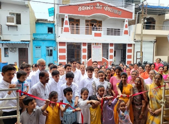 रतलाम: नवकार भवन सिलावटों का वास में बच्चों ने किया चातुर्मास कार्यालय का शुभारंभ रतलाम: नवकार भवन सिलावटों का वास में बच्चों ने किया चातुर्मास कार्यालय का शुभारंभ