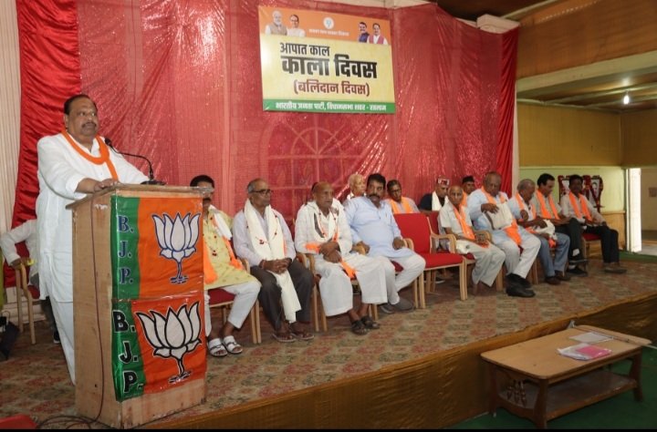 रतलाम: भाजपा ने मनाया काला दिवस-लोकतंत्र रक्षक सैनानियों ने सुनाएं संस्मरण,भाजपा पदाधिकारियों ने सम्मान कर लिया जीत का संकल्प, शहर विधायक चेतन्य काश्यप ने कहा-मोदी जी ने लोकतंत्र की मर्यादा के आदर्श स्थापित किए रतलाम: भाजपा ने मनाया काला दिवस-लोकतंत्र रक्षक सैनानियों ने सुनाएं संस्मरण,भाजपा पदाधिकारियों ने सम्मान कर लिया जीत का संकल्प, शहर विधायक चेतन्य काश्यप ने कहा-मोदी जी ने लोकतंत्र की मर्यादा के आदर्श स्थापित किए