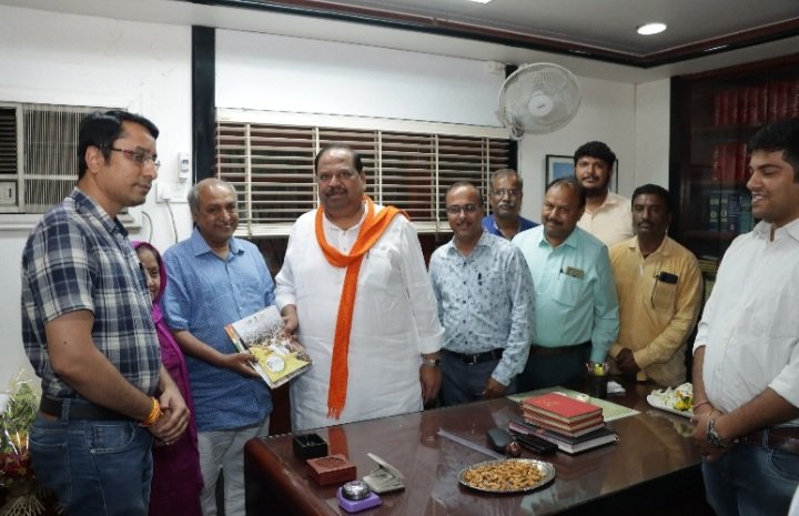 भाजपा के विशेष जनसंपर्क अभियान में विधायक चेतन्य काश्यप का अभिनन्दन,वरिष्ठ चार्टेड अकाउंटेंट और कर्मचारी नेता से की मुलाकात भाजपा के विशेष जनसंपर्क अभियान में विधायक चेतन्य काश्यप का अभिनन्दन,वरिष्ठ चार्टेड अकाउंटेंट और कर्मचारी नेता से की मुलाकात