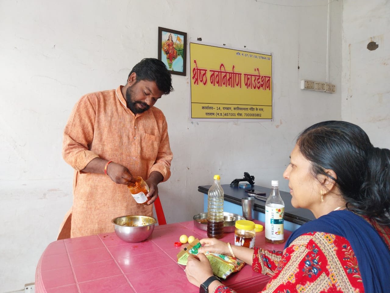 रतलाम: श्रेष्ठ नवनिर्माण फाउंडेशन द्वारा स्वास्थ्य परीक्षण शिविर का आयोजन, राखी और अचार बनाने का प्रशिक्षण भी दिया गया रतलाम: श्रेष्ठ नवनिर्माण फाउंडेशन द्वारा स्वास्थ्य परीक्षण शिविर का आयोजन, राखी और अचार बनाने का प्रशिक्षण भी दिया गया