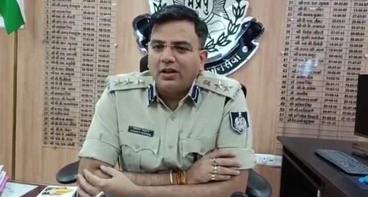 रतलाम: एसपी सिद्धार्थ बहुगुणा की सख्ती के बाद एनडीपीएस के मामलों में ताबड़तोड़ एक्शन, नशे के सौदागरों के खिलाफ पिछले 3 साल से ज्यादा अब तक 30 मामले दर्ज रतलाम: एसपी सिद्धार्थ बहुगुणा की सख्ती के बाद एनडीपीएस के मामलों में ताबड़तोड़ एक्शन, नशे के सौदागरों के खिलाफ पिछले 3 साल से ज्यादा अब तक 30 मामले दर्ज
