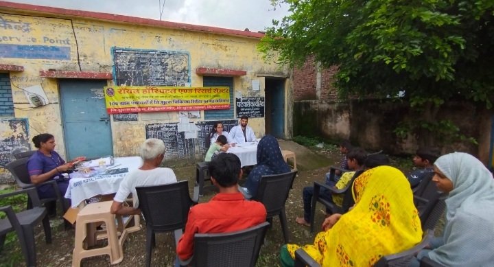 रतलाम: राॅयल हाॅस्पिटल द्वारा 100 निःशुल्क चिकित्सा शिविर के महाअभियान का ग्राम सनावदा शिविर सम्पन्न, 84 मरीजों की हुई जाँच रतलाम: राॅयल हाॅस्पिटल द्वारा 100 निःशुल्क चिकित्सा शिविर के महाअभियान का ग्राम सनावदा शिविर सम्पन्न, 84 मरीजों की हुई जाँच