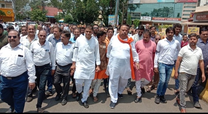 रतलाम: जैन आचार्य की निर्मम हत्या के विरोध में सकल जैन श्री संघ ने निकाला आक्रोश जुलूस, दिया ज्ञापन रतलाम: जैन आचार्य की निर्मम हत्या के विरोध में सकल जैन श्री संघ ने निकाला आक्रोश जुलूस, दिया ज्ञापन