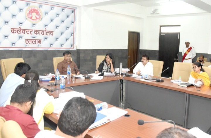 रतलाम: चुनावी मोड में आए कलेक्टर नरेंद्र सूर्यवंशी, मैराथन बैठक लेकर निर्वाचन तैयारियों की समीक्षा की, दिए यह निर्देश रतलाम: चुनावी मोड में आए कलेक्टर नरेंद्र सूर्यवंशी, मैराथन बैठक लेकर निर्वाचन तैयारियों की समीक्षा की, दिए यह निर्देश