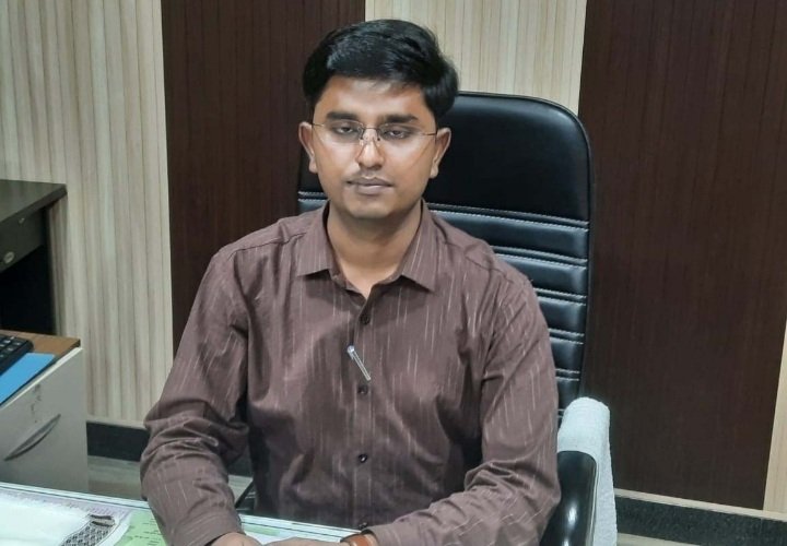 रतलाम: जिला पंचायत के नवागत मुख्य कार्यपालन अधिकारी अमन वैष्णव ने पदभार ग्रहण किया रतलाम: जिला पंचायत के नवागत मुख्य कार्यपालन अधिकारी अमन वैष्णव ने पदभार ग्रहण किया