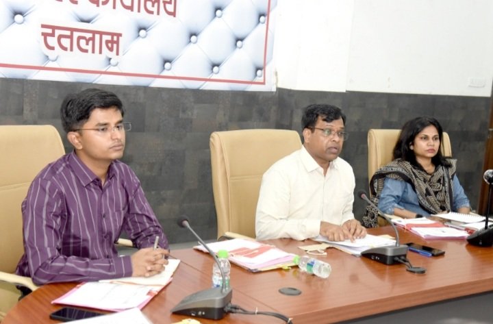 रतलाम: विधानसभा निर्वाचन के दृष्टिगत पुलिस, राजस्व एवं अन्य अधिकारियों की हुई संयुक्त बैठक, दिए गए यह निर्देश रतलाम: विधानसभा निर्वाचन के दृष्टिगत पुलिस, राजस्व एवं अन्य अधिकारियों की हुई संयुक्त बैठक, दिए गए यह निर्देश