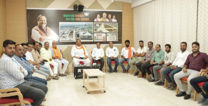 रतलाम: जन जागरण यात्रा में सभी शहरवासियों की सहभागिता सुनिश्चित हो – विधायक चेतन्य काश्यप, – संत शिरोमणी रविदासजी यात्रा को लेकर बैठक रतलाम: जन जागरण यात्रा में सभी शहरवासियों की सहभागिता सुनिश्चित हो – विधायक चेतन्य काश्यप, – संत शिरोमणी रविदासजी यात्रा को लेकर बैठक