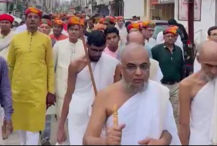 रतलाम: एक साथ निकला 240 वर्धमान तप के पाया के तपस्वियों का भव्य जुलूस एवं सत्कार समारोह,आचार्य श्री विजय कुलबोधि सूरीश्वरजी म.सा. ने कहा-तप के लिए संकल्प, सत्व एवं समर्पण की ताकत चाहिए रतलाम: एक साथ निकला 240 वर्धमान तप के पाया के तपस्वियों का भव्य जुलूस एवं सत्कार समारोह,आचार्य श्री विजय कुलबोधि सूरीश्वरजी म.सा. ने कहा-तप के लिए संकल्प, सत्व एवं समर्पण की ताकत चाहिए