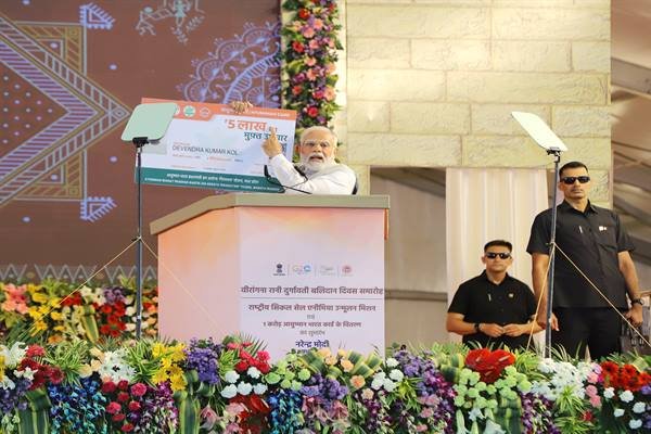 भोपाल: मोदी की गारंटी है हर भारतीय को अच्छा स्वास्थ्य, आयुष्मान कार्ड द्वारा : प्रधानमंत्री श्री मोदी,प्रधानमंत्री श्री मोदी ने लालपुर (शहडोल) में राष्ट्रीय सिकल सेल एनीमिया उन्मूलन मिशन का शुभारंभ किया प्रदेश में एक करोड़ से अधिक पीवीसी आयुष्मान कार्डों का वितरण प्रारंभ किया भोपाल: मोदी की गारंटी है हर भारतीय को अच्छा स्वास्थ्य, आयुष्मान कार्ड द्वारा : प्रधानमंत्री श्री मोदी,प्रधानमंत्री श्री मोदी ने लालपुर (शहडोल) में राष्ट्रीय सिकल सेल एनीमिया उन्मूलन मिशन का शुभारंभ किया प्रदेश में एक करोड़ से अधिक पीवीसी आयुष्मान कार्डों का वितरण प्रारंभ किया