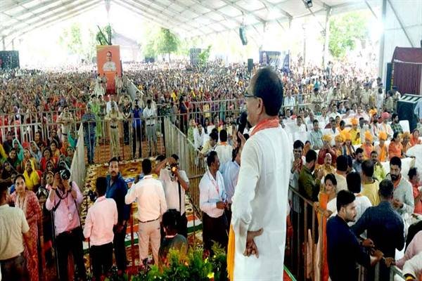 सीएम की घोषणा -नागदा को जिला बनाया जायेगा,उन्हेल बनेगी तहसील, सामुदायिक स्वास्थ्य केन्द्र खुलेगा,नागदा, खाचरोद, आलोट में खोले जायेंगे सीएम राईज स्कूल सीएम की घोषणा -नागदा को जिला बनाया जायेगा,उन्हेल बनेगी तहसील, सामुदायिक स्वास्थ्य केन्द्र खुलेगा,नागदा, खाचरोद, आलोट में खोले जायेंगे सीएम राईज स्कूल