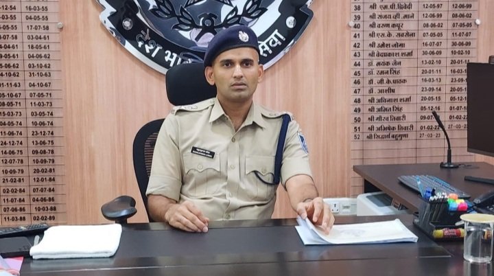 रतलाम: नवागत एसपी राहुल लोढा के निर्देशों के बाद एक्टिव मोड में थाना पुलिस, अवैध शराब के खिलाफ करवाई, एक दर्जन के लगभग आरोपी गिरफ्तार रतलाम: नवागत एसपी राहुल लोढा के निर्देशों के बाद एक्टिव मोड में थाना पुलिस, अवैध शराब के खिलाफ करवाई, एक दर्जन के लगभग आरोपी गिरफ्तार