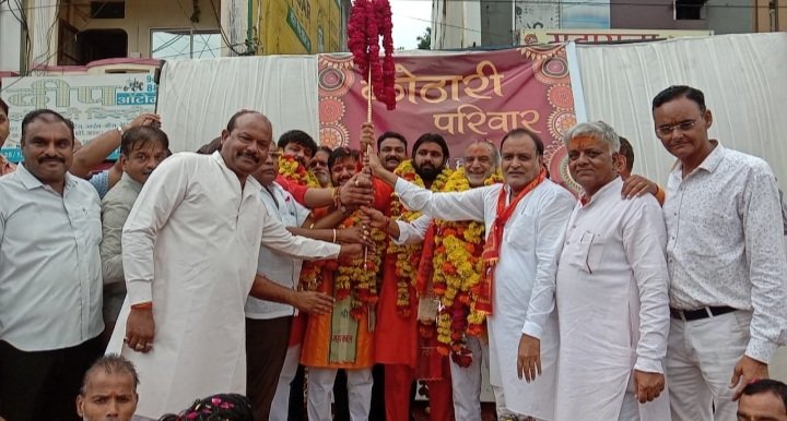 रतलाम: जवाहर व्यायामशाला अंबर ग्रुप के तत्वाधान में रतलाम से उज्जैन तक के लिए निकली पैदल कावड़ यात्रा, हुआ भव्य स्वागत रतलाम: जवाहर व्यायामशाला अंबर ग्रुप के तत्वाधान में रतलाम से उज्जैन तक के लिए निकली पैदल कावड़ यात्रा, हुआ भव्य स्वागत