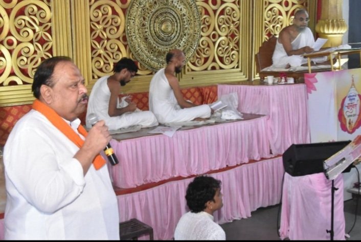 रतलाम: करुणामय वातावरण में हुआ अंतिम युवा संस्कार शिविर का समापन, शहर विधायक चेतन्य काश्यप ने कहा-आचार्य श्री के मार्गदर्शन में जो संस्कार मिले हैं, वह जीवन में बहुत उपयोगी रतलाम: करुणामय वातावरण में हुआ अंतिम युवा संस्कार शिविर का समापन, शहर विधायक चेतन्य काश्यप ने कहा-आचार्य श्री के मार्गदर्शन में जो संस्कार मिले हैं, वह जीवन में बहुत उपयोगी