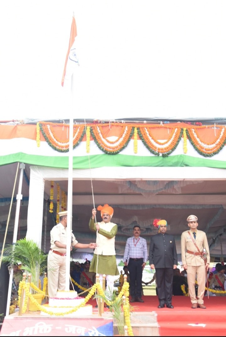 रतलाम: शान के साथ लहराया तिरंगा,उत्साह, उमंग एवं हर्षोल्लास के साथ मनाया गया स्वतंत्रता दिवस, प्रभारी मंत्री ओपीएस भदोरिया ने ध्वजारोहण कर ली परेड की सलामी रतलाम: शान के साथ लहराया तिरंगा,उत्साह, उमंग एवं हर्षोल्लास के साथ मनाया गया स्वतंत्रता दिवस, प्रभारी मंत्री ओपीएस भदोरिया ने ध्वजारोहण कर ली परेड की सलामी