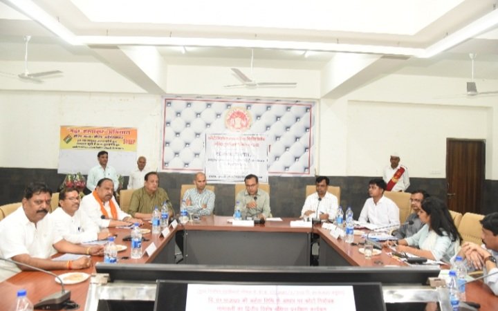 रतलाम: कमिश्नर उज्जैन डॉ. संजय गोयल ने फोटो निर्वाचक नामावली केविशेष संक्षिप्त पुनरीक्षण अभियान की समीक्षा की,जनप्रतिनिधियों एवं पत्रकारों से सुझाव भी प्राप्त किए रतलाम: कमिश्नर उज्जैन डॉ. संजय गोयल ने फोटो निर्वाचक नामावली केविशेष संक्षिप्त पुनरीक्षण अभियान की समीक्षा की,जनप्रतिनिधियों एवं पत्रकारों से सुझाव भी प्राप्त किए
