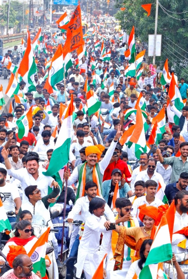 रतलाम: आन-बान-शान से निकली भाजयुमो की भव्य तिरंगा यात्रा, जगह जगह हुआ स्वागत रतलाम: आन-बान-शान से निकली भाजयुमो की भव्य तिरंगा यात्रा, जगह जगह हुआ स्वागत
