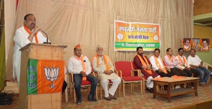 चुनाव में एक-एक वोट की कीमत याद रख मतदान कराए कार्यकर्ता – विधायक श्री परमार,जिले की पांचो सीटों पर जीत के लिए कार्यकर्ता संकल्पित – विधायक चेतन्य काश्यप,भाजपा दीनदयाल मंडल की कामकाजी बैठक सम्पन्न चुनाव में एक-एक वोट की कीमत याद रख मतदान कराए कार्यकर्ता – विधायक श्री परमार,जिले की पांचो सीटों पर जीत के लिए कार्यकर्ता संकल्पित – विधायक चेतन्य काश्यप,भाजपा दीनदयाल मंडल की कामकाजी बैठक सम्पन्न