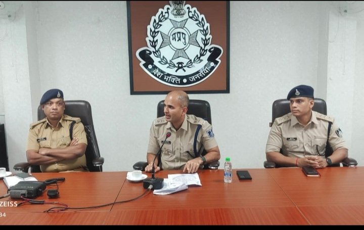 रतलाम: लाखो की धोखाधडी- एसपी राहुल लोढा ने क्यों कहा – “इंस्टेंट सिर्फ नुडल्स बन सकता है, पैसा कभी नहीं”, जिले में दर्ज हुआ अनियमित जमा योजना प्रतिबंध अधिनियम 2019 का पहला प्रकरण, 6 लोगो के खिलाफ FIR, जानिए क्या है पूरा मामला रतलाम: लाखो की धोखाधडी- एसपी राहुल लोढा ने क्यों कहा – “इंस्टेंट सिर्फ नुडल्स बन सकता है, पैसा कभी नहीं”, जिले में दर्ज हुआ अनियमित जमा योजना प्रतिबंध अधिनियम 2019 का पहला प्रकरण, 6 लोगो के खिलाफ FIR, जानिए क्या है पूरा मामला