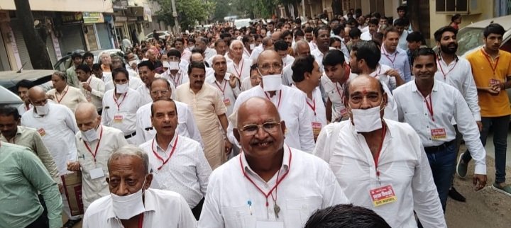रतलाम से 1100 से अधिक श्रद्धालु विनती यात्रा लेकर आचार्य रामलालजी म.सा. के श्रीचरणों में नीमच पहुंचे रतलाम से 1100 से अधिक श्रद्धालु विनती यात्रा लेकर आचार्य रामलालजी म.सा. के श्रीचरणों में नीमच पहुंचे
