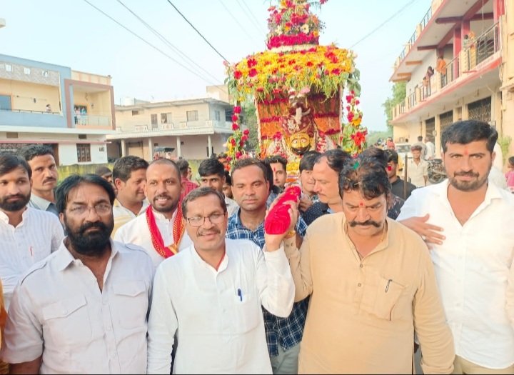 रतलाम: विरुपाक्ष महादेव की शाही सवारी का विधायक दिलीप मकवाना ने किया स्वागत रतलाम: विरुपाक्ष महादेव की शाही सवारी का विधायक दिलीप मकवाना ने किया स्वागत