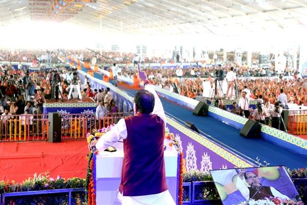 मुख्यमंत्री लाड़ली बहना योजना में अक्टूबर से मिलेंगे 1250 रूपए, मुख्यमंत्री शिवराज सिंह चौहान द्वारा राखी पर्व पर बहनों को मिला 250 रूपये का विशेष उपहार, बिजली बिल और रसोई गैस सिलेंडर को लेकर भी की महत्वपूर्ण घोषणा मुख्यमंत्री लाड़ली बहना योजना में अक्टूबर से मिलेंगे 1250 रूपए, मुख्यमंत्री शिवराज सिंह चौहान द्वारा राखी पर्व पर बहनों को मिला 250 रूपये का विशेष उपहार, बिजली बिल और रसोई गैस सिलेंडर को लेकर भी की महत्वपूर्ण घोषणा
