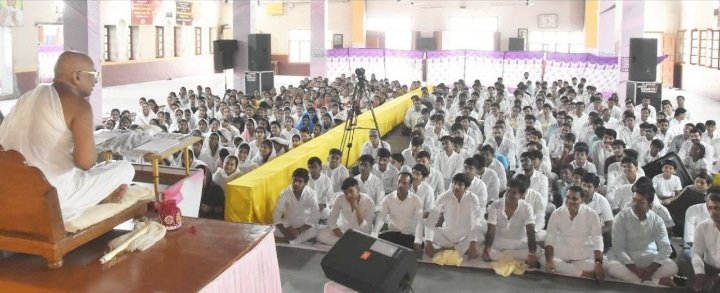 रतलाम: जीवन में सुख-दुख, उतार-चढ़ाव सब आएंगे, इसे चैलेंज के रूप में लें- आचार्य श्री विजय कुलबोधि सूरीश्वरजी म.सा. रतलाम: जीवन में सुख-दुख, उतार-चढ़ाव सब आएंगे, इसे चैलेंज के रूप में लें- आचार्य श्री विजय कुलबोधि सूरीश्वरजी म.सा.