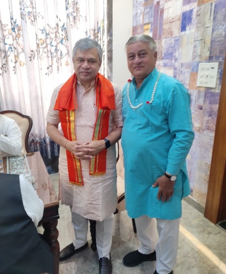 रतलाम आए रेल मंत्री अश्विनी वैष्णव से मिलकर पूर्व महापौर शैलेंद्र डागा ने की 3 महत्वपूर्ण मांगे, पिट लाइन के लिए रेल मंत्री ने डीआरएम को तत्काल दिए निर्देश रतलाम आए रेल मंत्री अश्विनी वैष्णव से मिलकर पूर्व महापौर शैलेंद्र डागा ने की 3 महत्वपूर्ण मांगे, पिट लाइन के लिए रेल मंत्री ने डीआरएम को तत्काल दिए निर्देश