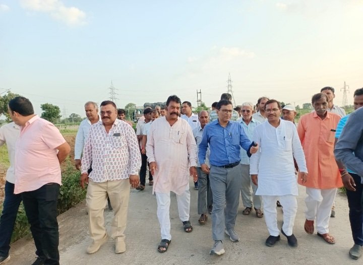 रतलाम: विधायक दिलीप मकवाना की मांग पर रेल मंत्री अश्विनी वैष्णव ने ग्रामीणों की समस्या का त्वरित का कराया त्वरित निराकरण, मौके पर पहुंचे रेल अधिकारी रतलाम: विधायक दिलीप मकवाना की मांग पर रेल मंत्री अश्विनी वैष्णव ने ग्रामीणों की समस्या का त्वरित का कराया त्वरित निराकरण, मौके पर पहुंचे रेल अधिकारी