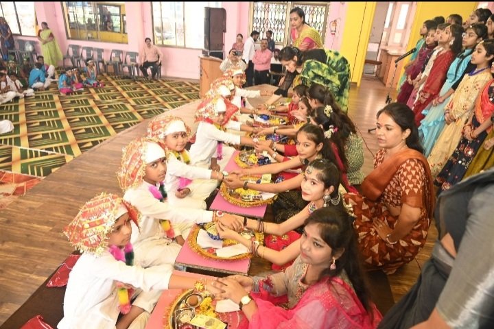 रतलाम: श्री गुरु तेग बहादुर एकेडमी में मनाया गया रक्षाबंधन पर्व, दिव्यांग छात्राओं ने अपने हाथों से बनी राखियां भाइयों को बांधी रतलाम: श्री गुरु तेग बहादुर एकेडमी में मनाया गया रक्षाबंधन पर्व, दिव्यांग छात्राओं ने अपने हाथों से बनी राखियां भाइयों को बांधी