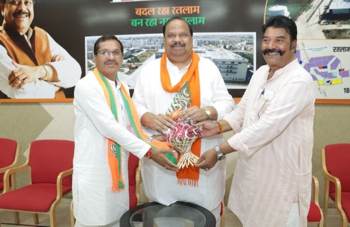 रतलाम को मिली मेगा इंडस्ट्रियल पार्क की सौगात से ग्रामीण क्षेत्र में हर्ष की लहर,विधायक दिलीप मकवाना एवं भाजपा जिलाध्यक्ष राजेंद्र सिंह लुनेरा ने विधायक चेतन्य काश्यप का स्वागत कर जताया आभार रतलाम को मिली मेगा इंडस्ट्रियल पार्क की सौगात से ग्रामीण क्षेत्र में हर्ष की लहर,विधायक दिलीप मकवाना एवं भाजपा जिलाध्यक्ष राजेंद्र सिंह लुनेरा ने विधायक चेतन्य काश्यप का स्वागत कर जताया आभार