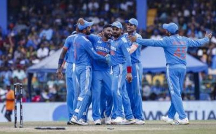 क्रिकेट : सिराज के कहर में उड़ी श्रीलंका, टीम इंडिया ने रिकॉर्ड 8वीं बार जीती एशिया कप की ट्रॉफी क्रिकेट : सिराज के कहर में उड़ी श्रीलंका, टीम इंडिया ने रिकॉर्ड 8वीं बार जीती एशिया कप की ट्रॉफी